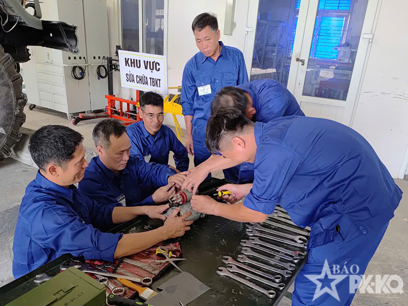 Sư đo&agrave;n 377 tổ chức Hội thi c&aacute;n bộ, nh&acirc;n vi&ecirc;n chuy&ecirc;n m&ocirc;n kỹ thuật giỏi năm 2026