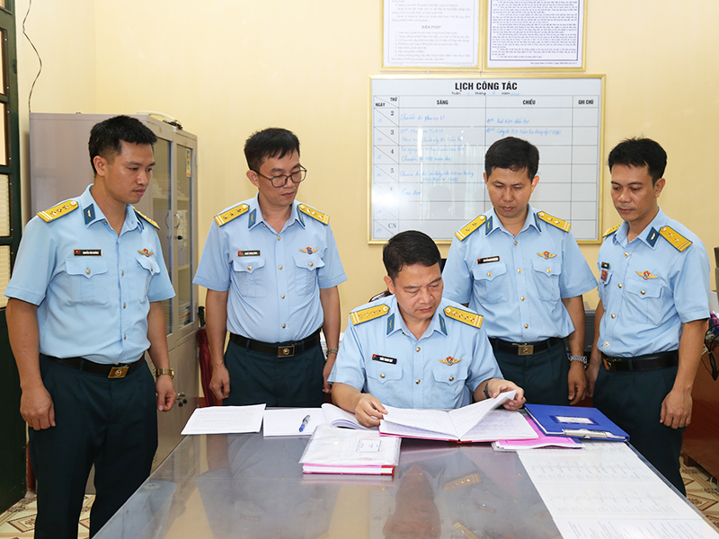 Quân chủng Phòng không-Không quân kiểm tra kết quả thực hiện nhiệm vụ chính trị và hoạt động công tác Đảng, công tác chính trị 6 tháng đầu năm 2026 tại Học viện Phòng không - Không quân