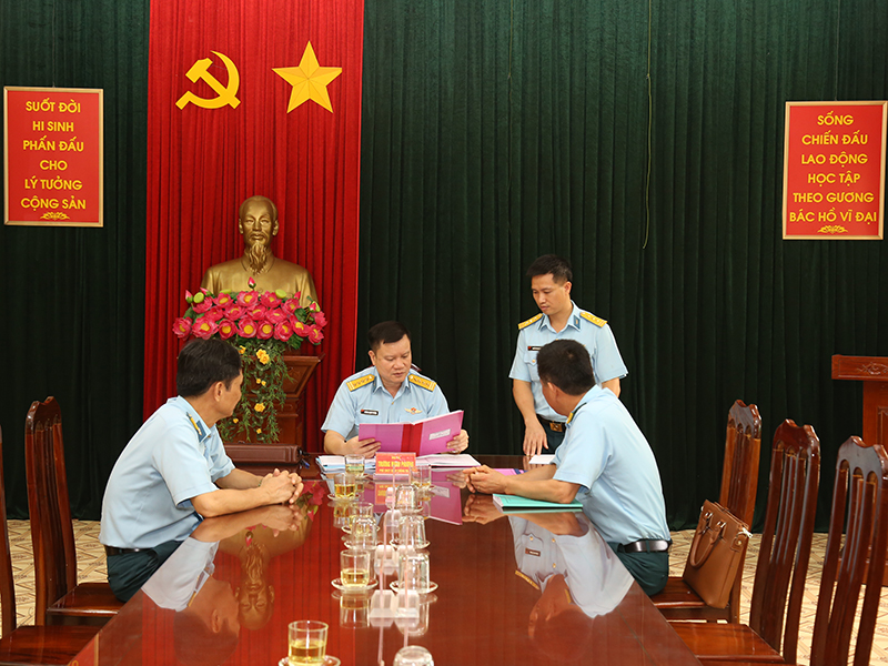 Qu&acirc;n chủng Ph&ograve;ng kh&ocirc;ng-Kh&ocirc;ng qu&acirc;n kiểm tra kết quả thực hiện nhiệm vụ ch&iacute;nh trị v&agrave; hoạt động c&ocirc;ng t&aacute;c Đảng, c&ocirc;ng t&aacute;c ch&iacute;nh trị 6 th&aacute;ng đầu năm 2026 tại Học viện Ph&ograve;ng kh&ocirc;ng - Kh&ocirc;ng qu&acirc;n
