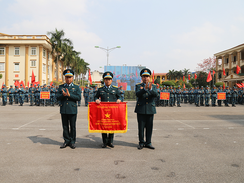 Lữ đo&agrave;n th&ocirc;ng tin 26 tổ chức Lễ ra qu&acirc;n huấn luyện năm 2026