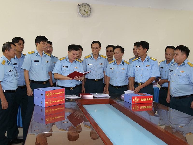 Qu&acirc;n chủng Ph&ograve;ng kh&ocirc;ng-Kh&ocirc;ng qu&acirc;n kiểm tra kết quả x&acirc;y dựng đơn vị vững mạnh to&agrave;n diện &ldquo;mẫu mực, ti&ecirc;u biểu&rdquo; năm 2026 tại Sư đo&agrave;n 361