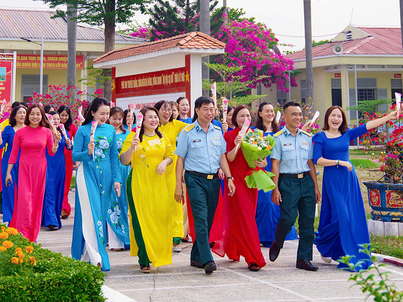 Phụ nữ Sư đo&agrave;n 367 tổ chức  chương tr&igrave;nh &ldquo;&aacute;o d&agrave;i tiếp sức chiến sĩ mới&rdquo;
