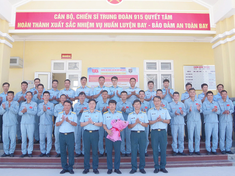 Trung đo&agrave;n 915 tổ chức th&agrave;nh c&ocirc;ng ban bay c&aacute;n bộ sau ra qu&acirc;n huấn luyện năm 2026
