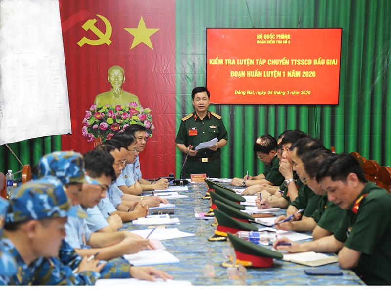 Bộ Quốc ph&ograve;ng kiểm tra luyện tập chuyển trạng th&aacute;i SSCĐ tại Sư đo&agrave;n 367
