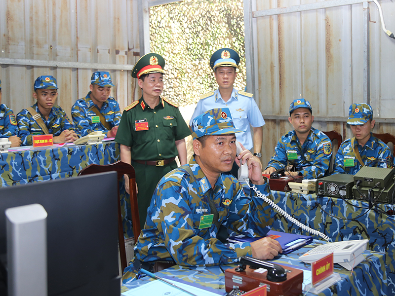 Bộ Quốc ph&ograve;ng kiểm tra luyện tập chuyển trạng th&aacute;i SSCĐ tại Sư đo&agrave;n 367