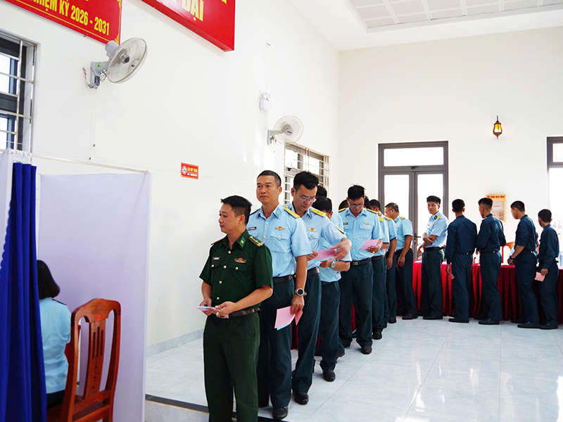 Cử tri Qu&acirc;n chủng Ph&ograve;ng kh&ocirc;ng - Kh&ocirc;ng qu&acirc;n tham gia bầu cử đại biểu Quốc hội kh&oacute;a XVI v&agrave; đại biểu Hội đồng nh&acirc;n d&acirc;n c&aacute;c cấp nhiệm kỳ 2026-2031