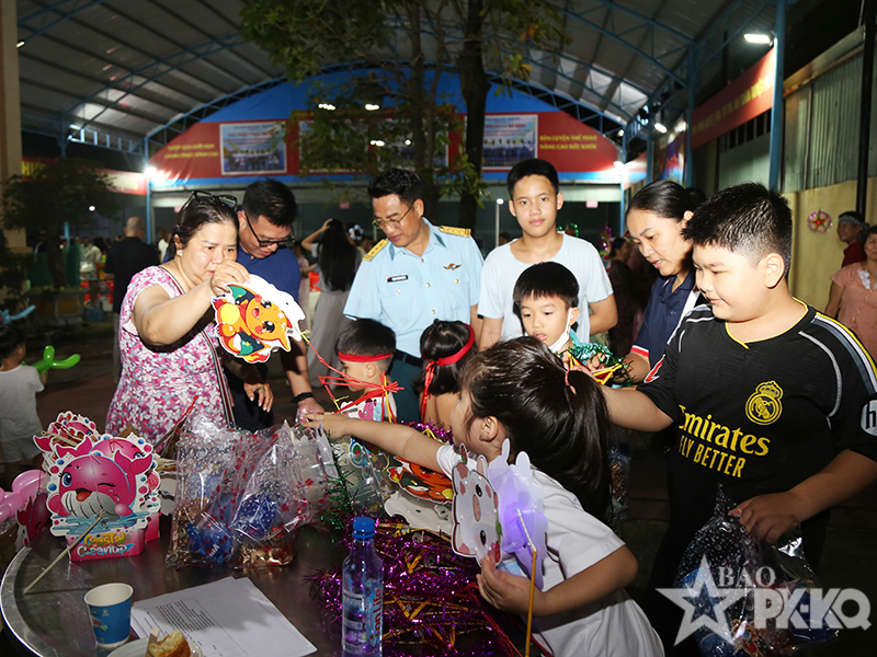 Trạm khách 77 phối hợp tổ chức Chương trình “Trung thu yêu thương”