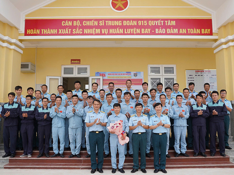 Trung đo&agrave;n 915 tổ chức th&agrave;nh c&ocirc;ng ban bay c&aacute;n bộ đầu Xu&acirc;n