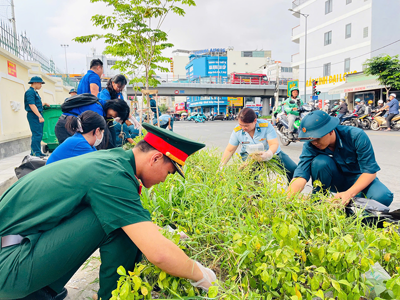 C&aacute;c Tổ chức Quần ch&uacute;ng Sư đo&agrave;n 367 ra qu&acirc;n vệ sinh m&ocirc;i trường