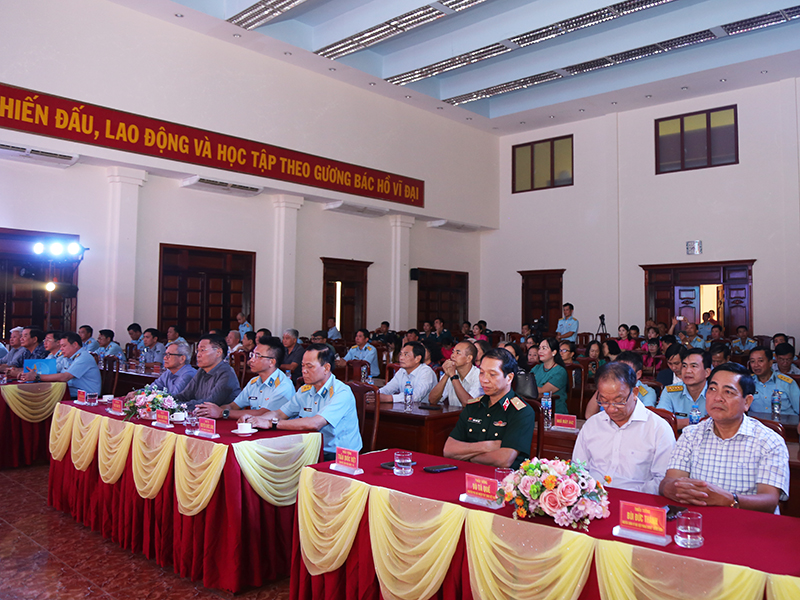 Gặp mặt Thủ trưởng Bộ Tư lệnh, c&aacute;n bộ cấp tướng, Anh h&ugrave;ng LLVTND v&agrave; c&aacute;c thế hệ c&aacute;n bộ Qu&acirc;n chủng PK-KQ c&aacute;c thời kỳ nh&acirc;n dịp đ&oacute;n xu&acirc;n B&iacute;nh Ngọ 2026, khu vực TP Hồ Ch&iacute; Minh