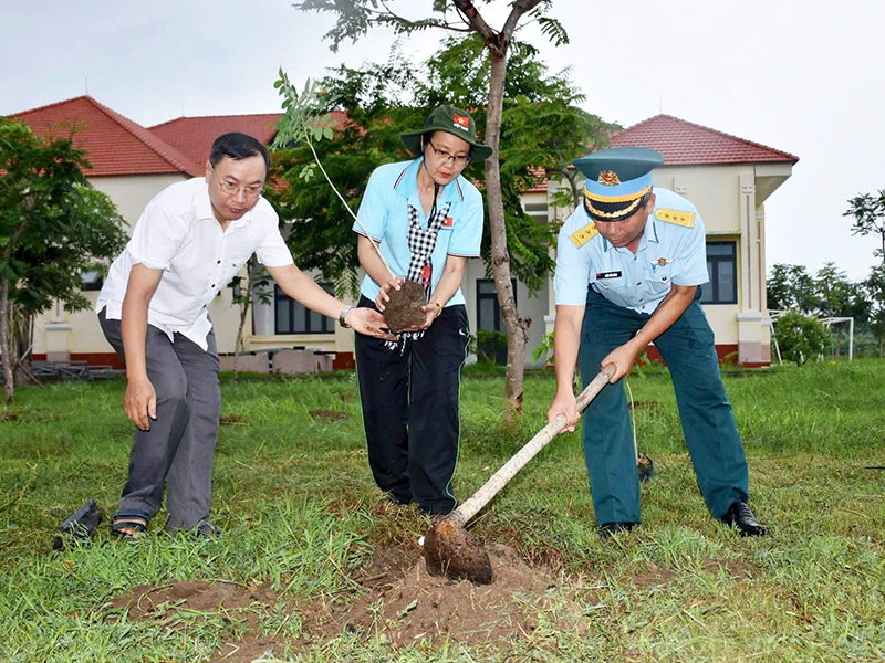 Phường Rạch Dừa, TP Hồ Chí Minh phối hợp với Trung đoàn 261 phát động trồng cây xanh và ra mắt Công trình “Vườn cây đại đoàn kết” năm 2026