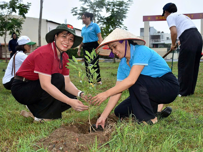 Phường Rạch Dừa, TP Hồ Chí Minh phối hợp với Trung đoàn 261 phát động trồng cây xanh và ra mắt Công trình “Vườn cây đại đoàn kết” năm 2026