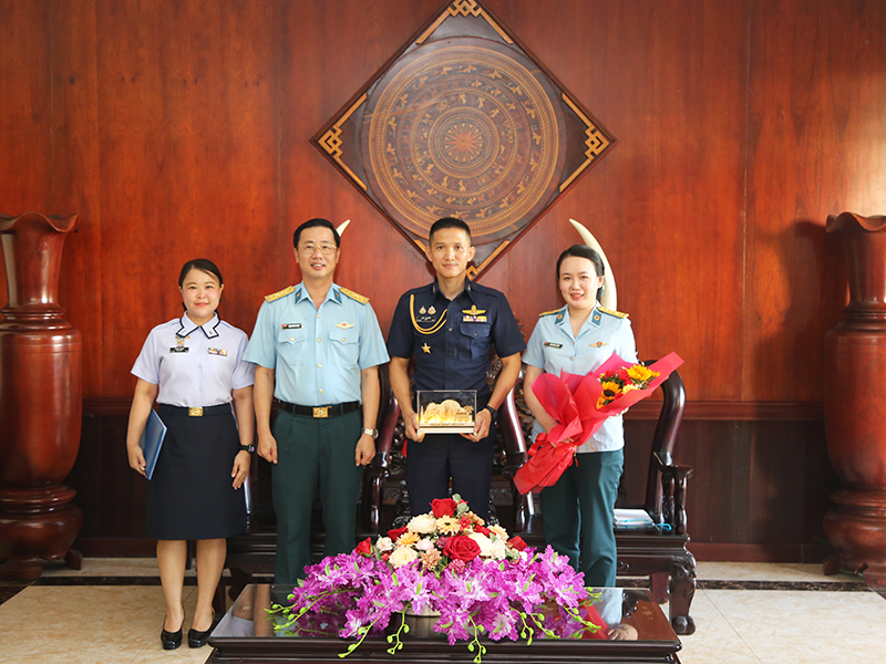 Đo&agrave;n Sĩ quan trẻ lực lượng Kh&ocirc;ng qu&acirc;n Th&aacute;i Lan thăm v&agrave; giao lưu tại Sư đo&agrave;n 367