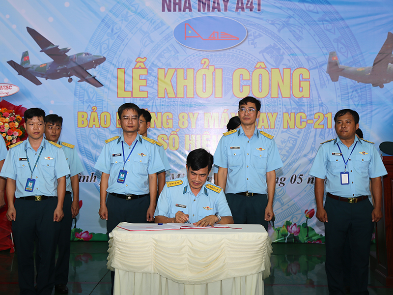 Nh&agrave; m&aacute;y A41 khởi c&ocirc;ng bảo dưỡng 8Y m&aacute;y bay NC-212i