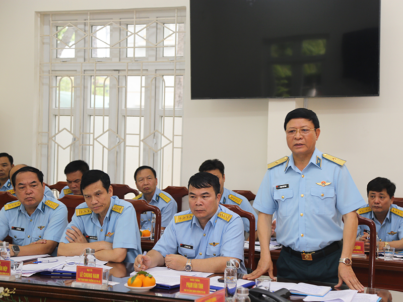 Bộ Quốc ph&ograve;ng l&agrave;m việc với Qu&acirc;n chủng Ph&ograve;ng kh&ocirc;ng - Kh&ocirc;ng qu&acirc;n về c&ocirc;ng t&aacute;c hậu cần, t&agrave;i ch&iacute;nh v&agrave; đầu tư x&acirc;y dựng cơ bản
