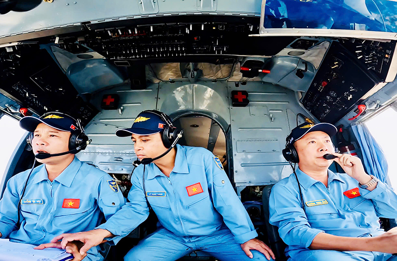 Trung đo&agrave;n 917 tổ chức th&agrave;nh c&ocirc;ng c&aacute;c ban bay huấn luyện cấp cứu người tr&ecirc;n biển