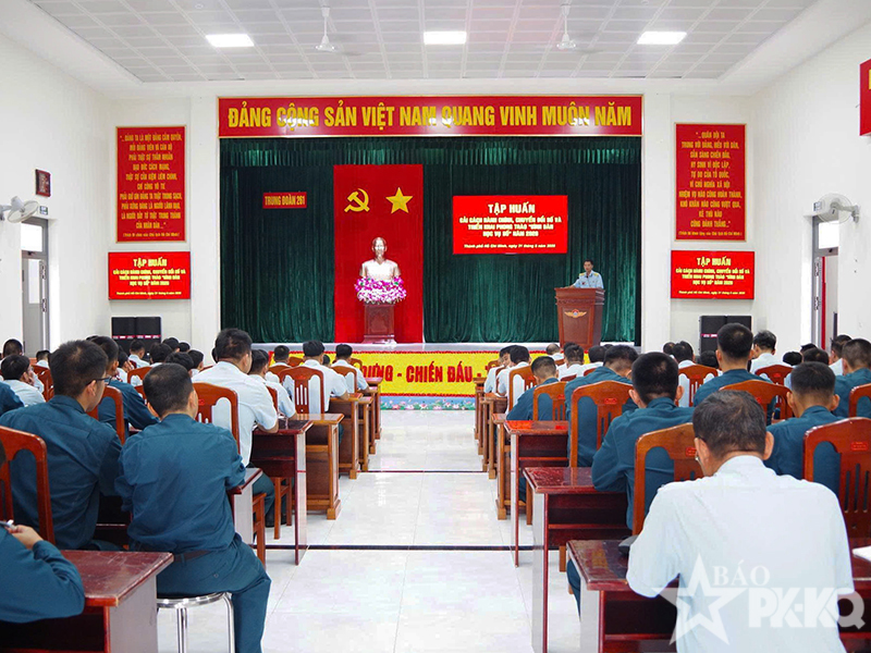 Trung đoàn 261 tập huấn công tác cải cách hành chính, chuyển đổi số và triển khai phong trào “bình dân học vụ số” năm 2026