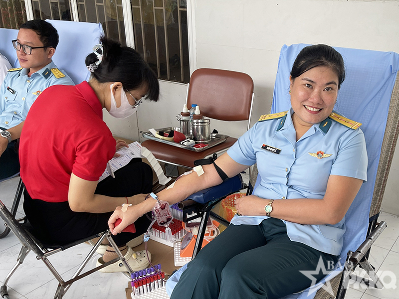C&aacute;n bộ, chiến sĩ Trung đo&agrave;n 917 tham gia hiến m&aacute;u t&igrave;nh nguyện