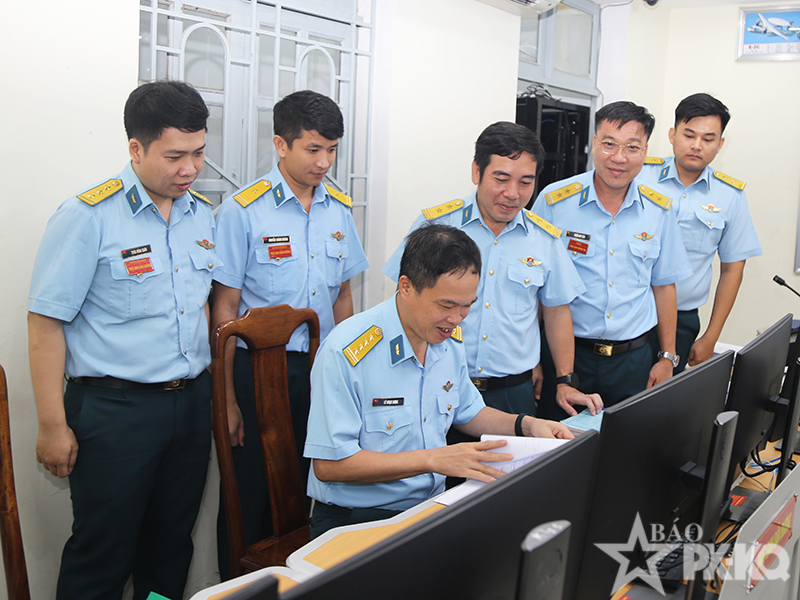 Qu&acirc;n chủng Ph&ograve;ng kh&ocirc;ng - Kh&ocirc;ng qu&acirc;n kiểm tra kết quả x&acirc;y dựng đơn vị vững mạnh to&agrave;n diện &ldquo;mẫu mực, ti&ecirc;u biểu&rdquo; năm 2026 tại Sư đo&agrave;n 370 v&agrave; Nh&agrave; m&aacute;y A41