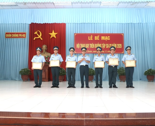 Quân chủng Phòng không - Không quân tổ chức Hội thao bay trên buồng tập Su-22 năm 2020