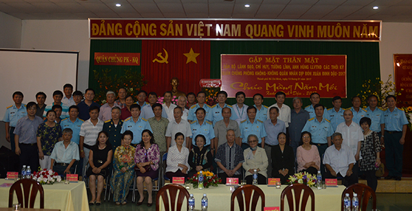 Thủ trưởng Bộ Tư lệnh Quân chủng kiểm tra sẵn sàng chiến đấu và chúc Tết các đơn vị phía Nam