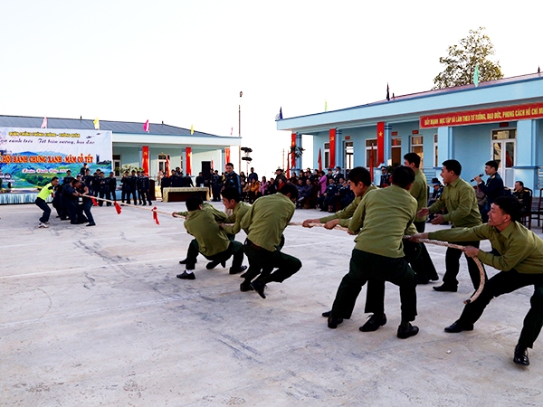 Ấm áp “Xuân canh trời - Tết biên cương, hải đảo”