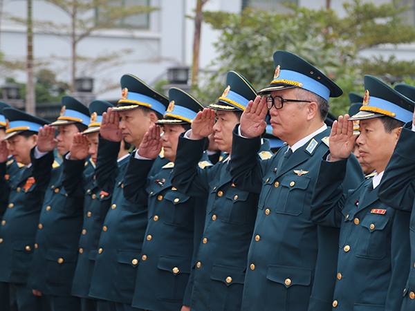 Quân chủng tổ chức lễ dâng hương tưởng niệm các anh hùng, liệt sĩ