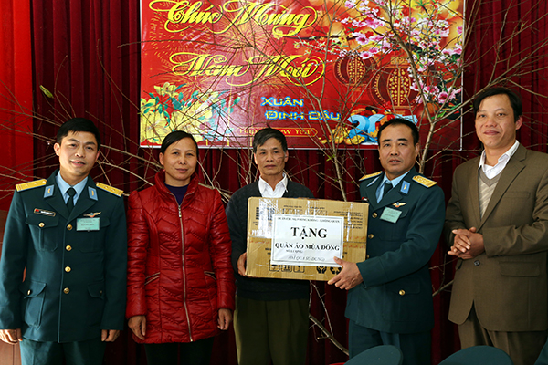 Ấm áp “Xuân canh trời - Tết biên cương, hải đảo”