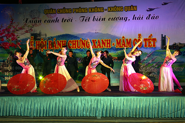Ấm áp “Xuân canh trời - Tết biên cương, hải đảo”