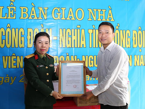 Ban Công đoàn Quốc phòng bàn giao nhà 