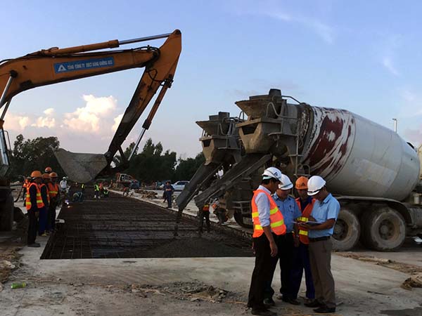 Chào APEC từ “cổng trời” Đà Nẵng