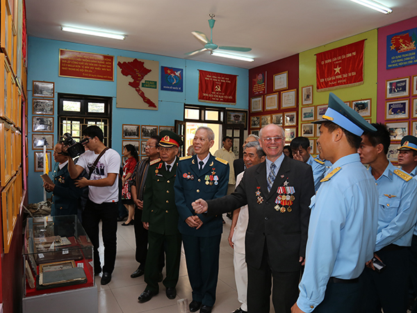 Chủ tịch Hội cựu chiến binh Xô viết trong chiến tranh Việt Nam thăm Sư đoàn 361