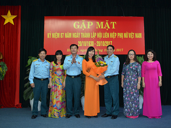 Hội phụ nữ cơ quan Cục Chính trị Quân chủng PK-KQ tổ chức gặp mặt và giao hữu thể thao nhân ngày Phụ nữ Việt Nam