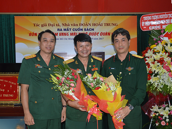 Ra mắt cuốn sách “Bốn mươi năm vang mãi nhịp bước quân hành”