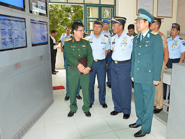Đoàn Học viện Không quân In-đô-nê-xi-a thăm Quân chủng Phòng không-Không quân