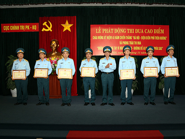 Các cơ quan, đơn vị trong Quân chủng Phòng không-Không quân phát động thi đua cao điểm “Viết tiếp chiến công, hiệp đồng quyết thắng” và hưởng ứng Phong trào thi đua “Quân đội chung tay vì người nghèo - không để ai bị bỏ lại phía sau”