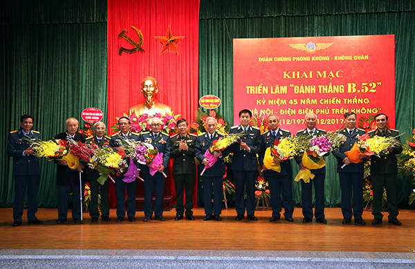 Quân chủng PK-KQ khai mạc Triển lãm “Đánh thắng B-52”