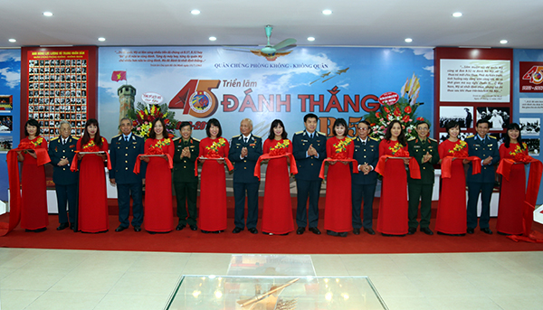 Quân chủng PK-KQ khai mạc Triển lãm “Đánh thắng B-52”