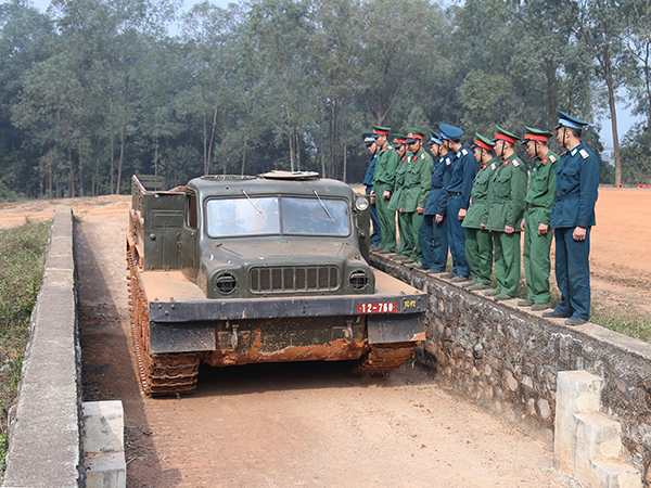 Bên những
