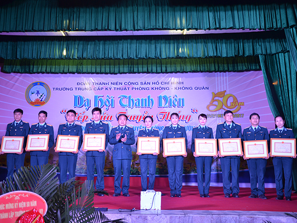 Trường Trung cấp Kỹ thuật PK-KQ tổ chức Dạ hội thanh niên