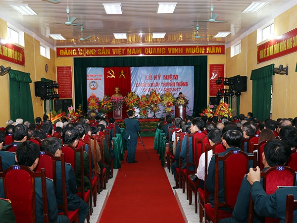 Trường Trung cấp Kỹ thuật PK-KQ kỷ niệm 50 năm ngày truyền thống