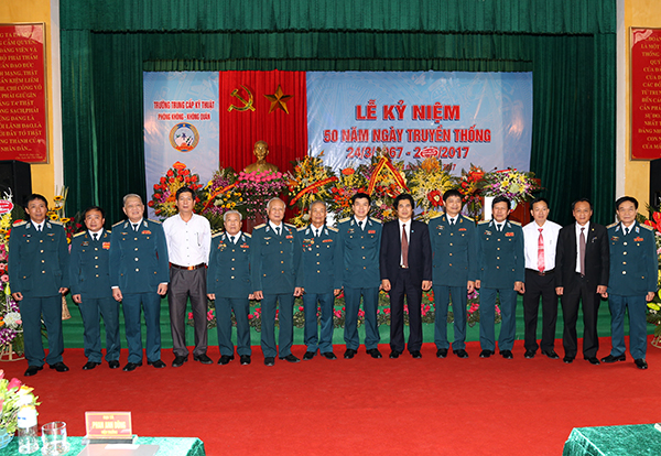 Trường Trung cấp Kỹ thuật PK-KQ kỷ niệm 50 năm ngày truyền thống