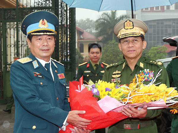 Tổng Tư lệnh các lực lượng vũ trang Myanmar thăm Quân chủng PK-KQ