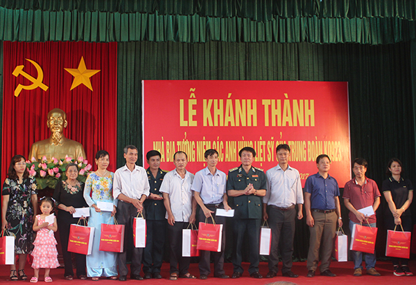 Khánh thành Nhà bia tưởng niệm các anh hùng, liệt sĩ Trung đoàn 923