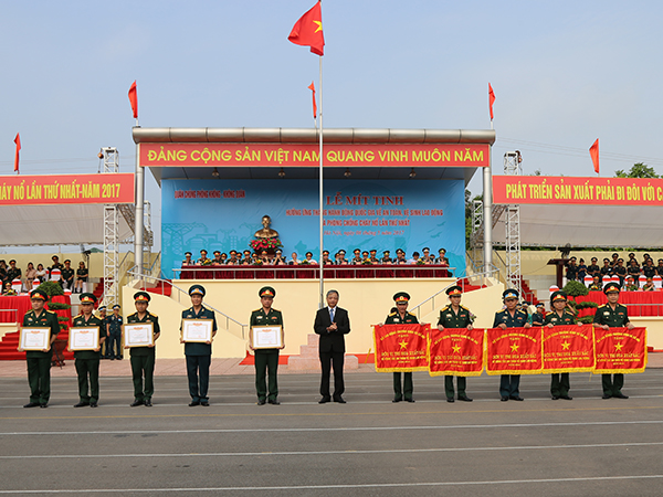 Mít tinh hưởng ứng 