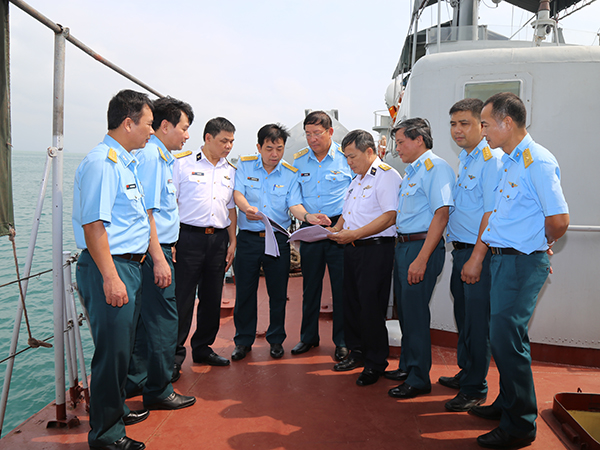 Quân chủng PK-KQ nghiệm thu các sản phẩm máy hỏi MH-VN3 và máy trả lời MTL-VN3 trang bị trên tàu Hải quân