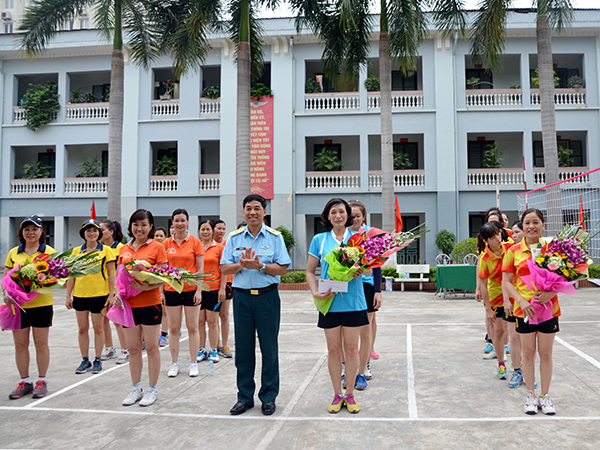 Thi đấu giao hữu chuyền hơi chào mừng kỷ niệm 127 năm ngày sinh nhật Bác