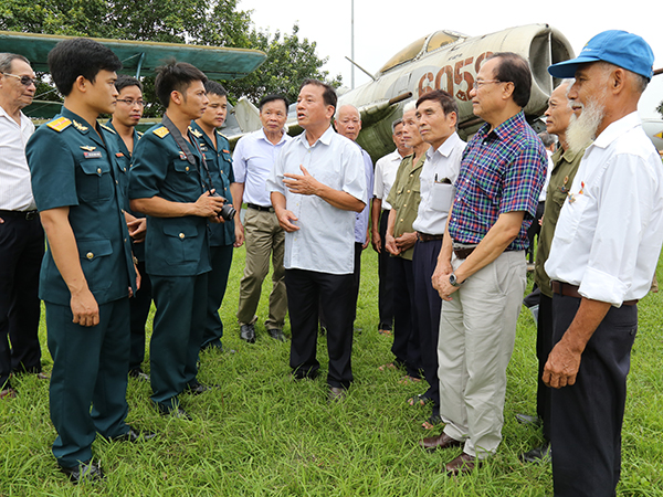 Trung đoàn Không quân 925 tổ chức gặp mặt nhân dịp kỷ niệm 50 năm ngày truyền thống
