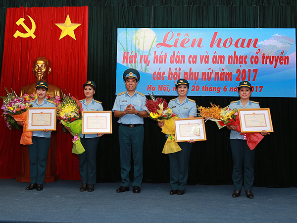 Khơi dậy và cổ vũ phong trào hát ru, hát dân ca, âm nhạc cổ truyền