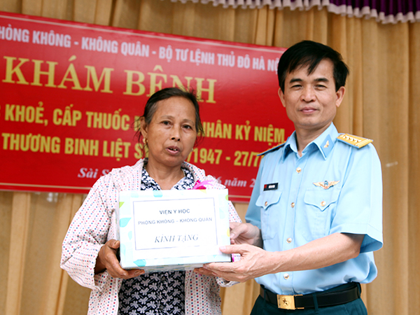Viện Y học PK-KQ khám bệnh, tư vấn và cấp thuốc miễn phí cho các đối tượng chính sách trên địa bàn Hà Nội